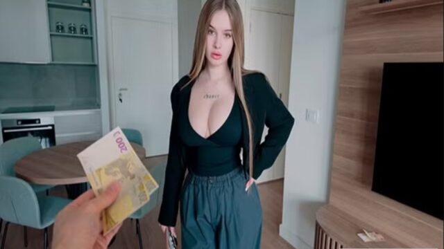 Rus Emlakçı Kız Ek Gelir Aradığını Söyleyince Para Teklifini Kabul Etti