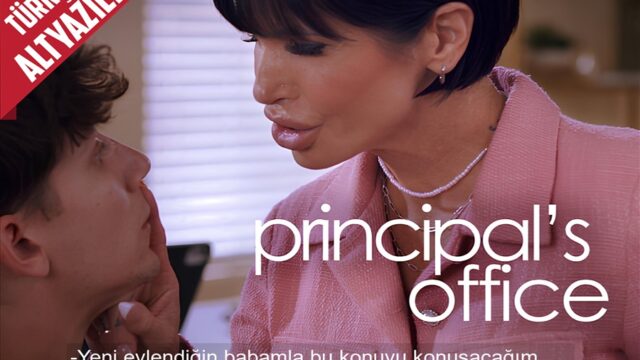 Kocasının Arkadaşıyla Yattığını Öğrenen Üvey Oğluna Botokslu Dudaklarıyla Sakso Çekti ki Sussun!